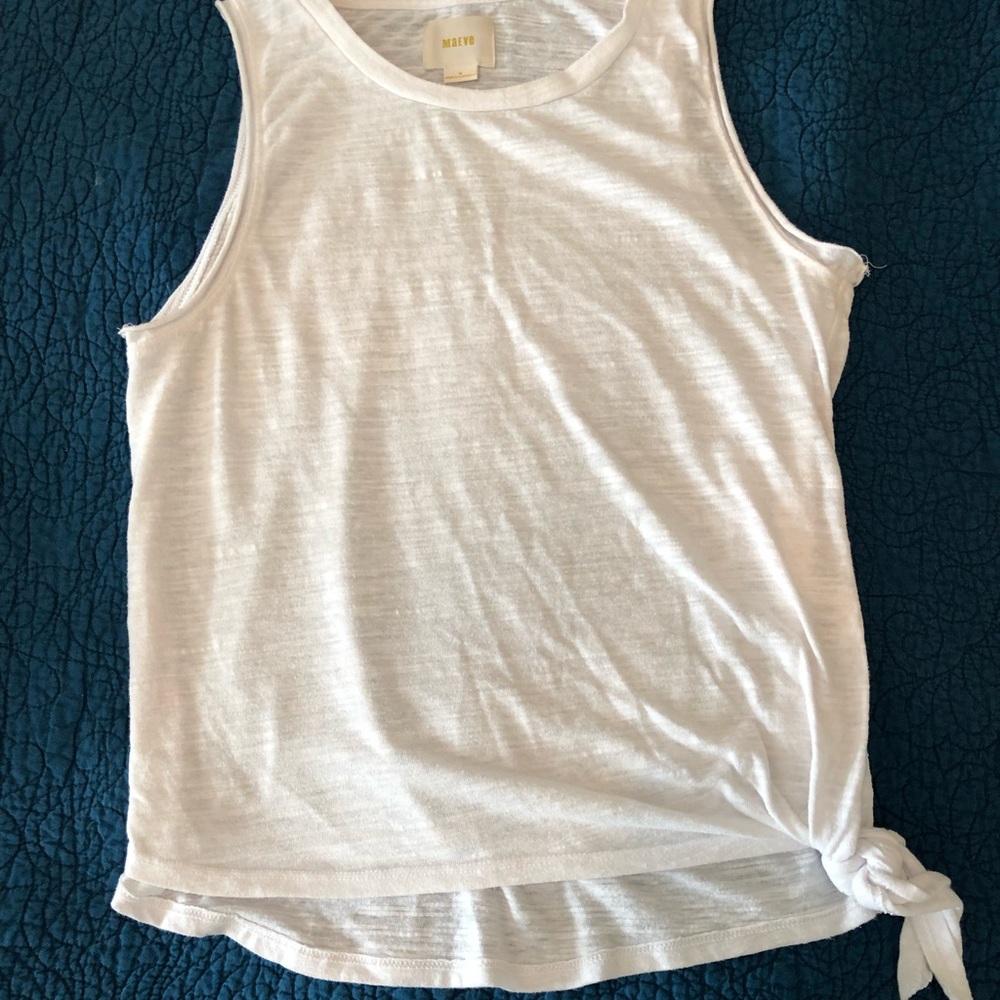 Women’s white tank top size medium